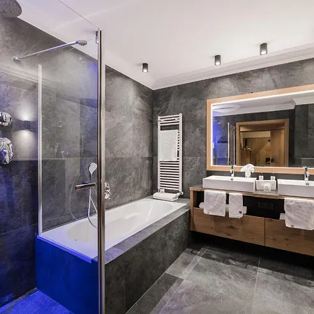 Hotel Majestic - Unique 4*