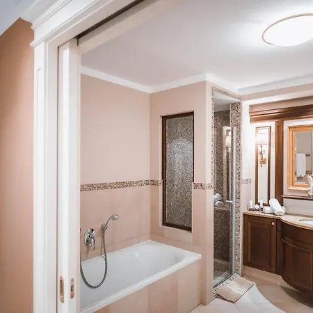 Hotel Majestic - Unique 4*